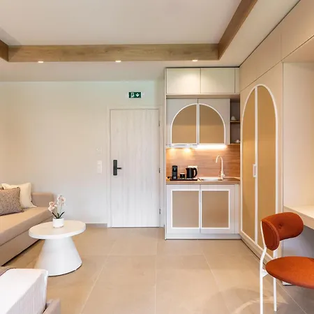 Harmonia Boutique - 150m From The Apartmanhotel