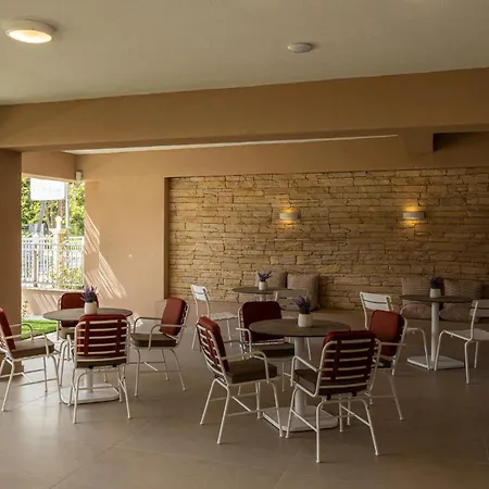 Harmonia Boutique - 150m From The